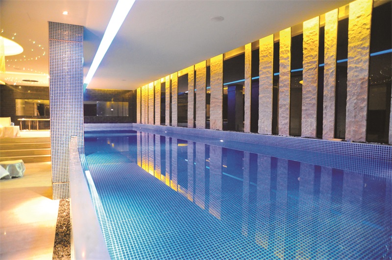 如何打造一個與眾不同的酒店室內游泳池呢？